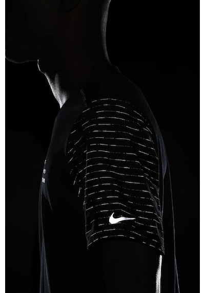 Nike Rise 365 Run Division Short-sleeve Reflectörlü Siyah Koşu Tişörtü