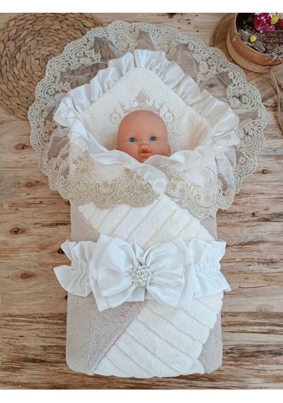 Yenidoğan Wool Yün Kumaş Taç Nakışlı Güpür Duvaklı Fiyonk Prizma Taş Unisex Kundak Bebek Battaniyesi Bej