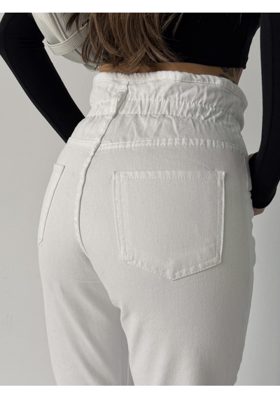 Kadın Beyaz Patlet Düğmeli Kemer Büzgülü Mom Jeans Beyaz