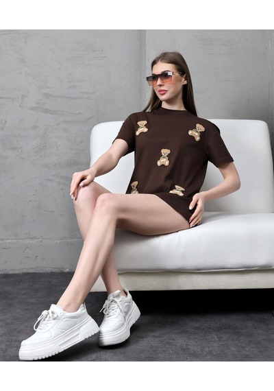 Genç Kadın Ayıcık Süzene Nakışlı T-shirt Kahverengi