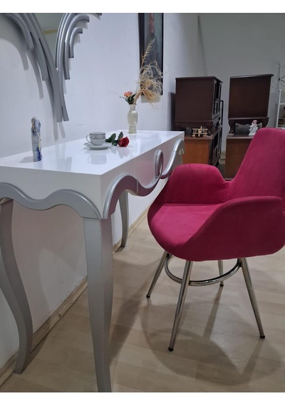 Dresuar Cnc Kabartma 90669 Model Aynalı Kelebek Kolçaklı Sandalye Ayak Parlak Beyaz Gri Renk Beyaz - Gri Dresuar Cnc Kabartma 90669 Model Aynalı Kelebek Kolçaklı Sandalye Ayak Parlak Beyaz Gri Renk Beyaz - Gri