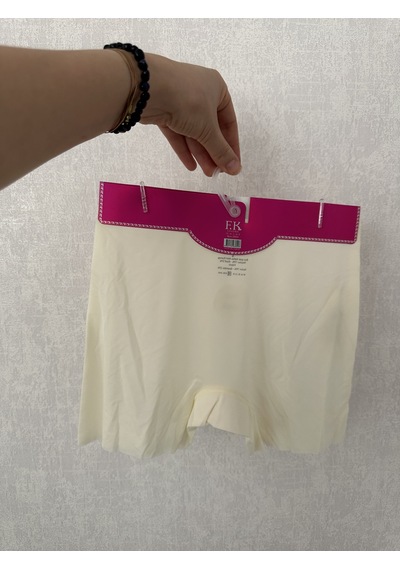Amelia Premium Buz İpek Ultra Hafif-ince İz Belli Etmez Dikişsiz İpek Hisli Orta Bel Boxer Krem Amelia Premium Buz İpek Ultra Hafif-ince İz Belli Etmez Dikişsiz İpek Hisli Orta Bel Boxer Krem