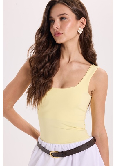 Tudors Kadın Slim Fit Dar Kesim Askılı Kare Yaka Sırtı Açık Sandy Kumaş Çıtçıtlı Sarı Body-51247