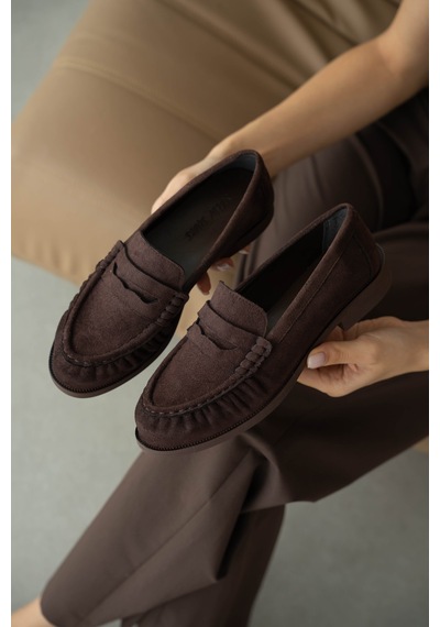 Selin Shoes Lurein Büzgülü Hafif Kalın Topuk Kadın Loafer- Kahve Süet Kahverengi