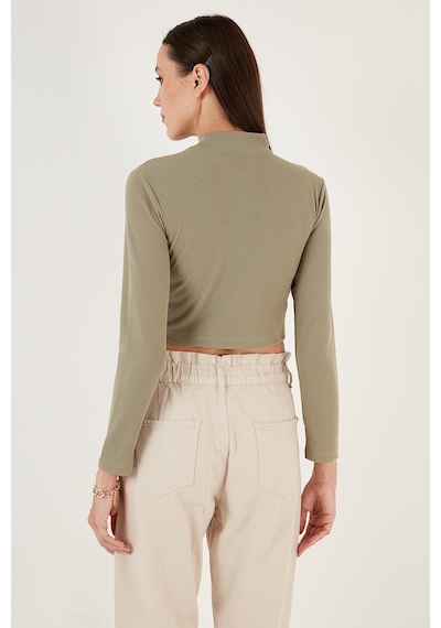 Lela Esnek Slim Fit Cut Out Pencereli Dik Yaka Crop Bayan Bluz 5865348 Olive Lela Esnek Slim Fit Cut Out Pencereli Dik Yaka Crop Bayan Bluz 5865348 Olive