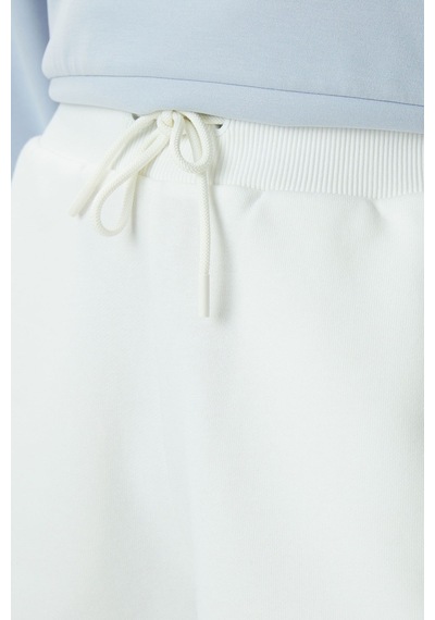 Lacoste Women's Loose Fit Cotton Shorts Kadın Bol Kesim Pamuk Şort Beyaz