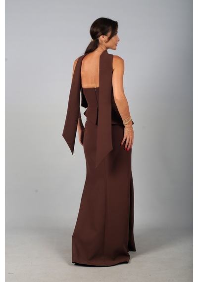 By Saygı Kadın Asimetrik Straplez Yaka Astarlı Önü Taşlı Peplum Detaylı Krep Uzun Elbise Kahverengi By Saygı Kadın Asimetrik Straplez Yaka Astarlı Önü Taşlı Peplum Detaylı Krep Uzun Elbise Kahverengi