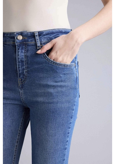 Defacto Crop Flare Fit Düşük Bel Bilek Boy Jean Yıkamalı Pantolon G2217ax25wnnm28 Mavi Defacto Crop Flare Fit Düşük Bel Bilek Boy Jean Yıkamalı Pantolon G2217ax25wnnm28 Mavi