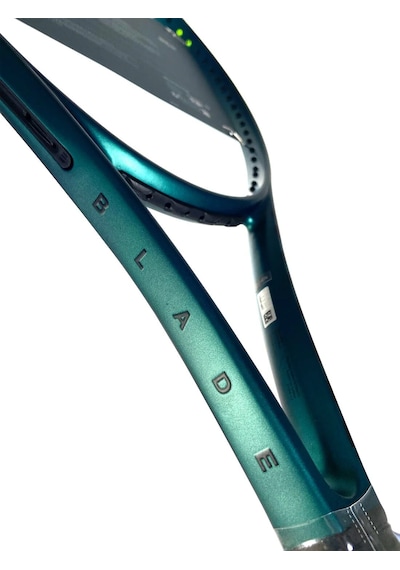 Wilson Kortajsız Tenis Raketi Blade 104 V9