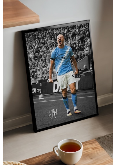 Erling Haaland Siyah Ahşap Çerçeveli Poster, Dekoratif Futbol Duvar Tablosu