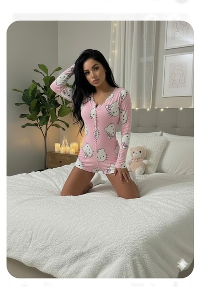 Trend Dokunuş Kadın Pamuklu Hello Kitty Desenli Düğmeli Uzun Kollu Şortlu Gecelik Tulum Pembe - Beyaz