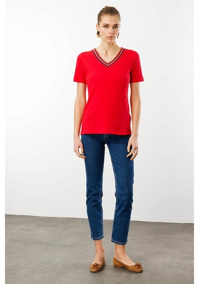 Desen Triko Kadın V Yaka Yakası Nakış İşlemeli Pamuklu T-shirt 25758 Kırmızı Kırmızı