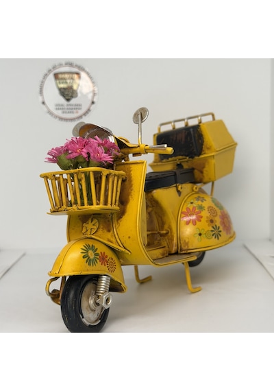 Nostaljik Çiçekli Sarı Scooter - 17 Cm Dekoratif Motosiklet Modeli