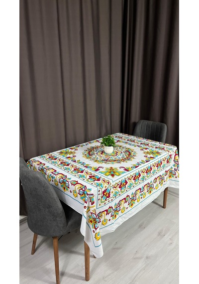Kolay Temizlenebilir Renkli Cıvıl Cıvıl Desenli Masa Örtüsü 170x170 Cm Beyaz - Pembe
