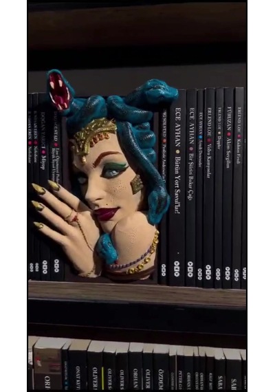 Hayatvesanat Medusa / Kitaplık Figürü / Book Nook