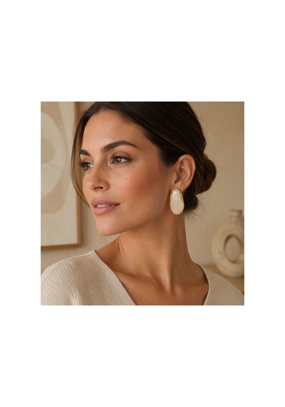 Krem Görünümlü Gold Detaylı Organik Form Kadın Küpe Şık Çivi Küpe Krem - 887987722 Krem - 887987722 Krem