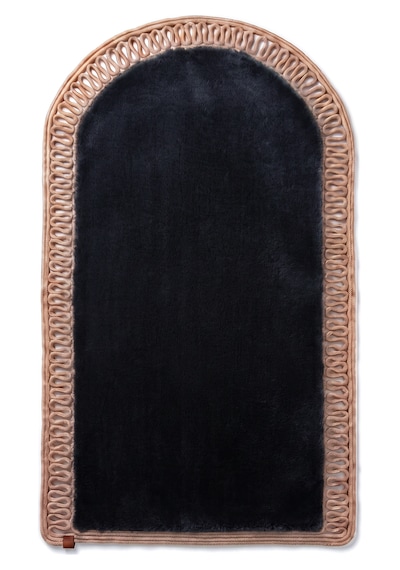 Merplush Mihraplı Peluş Seccade 75x130 Cm Süet Taban Yıkanabilir Yumuşak Namaz Halısı Siyah - Taba