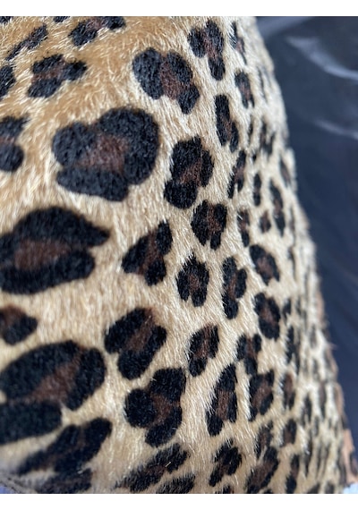 Leopar Desenli Tüylü Kumaş Bej Üstüne Leopar Deseni 100 X 140 Bej