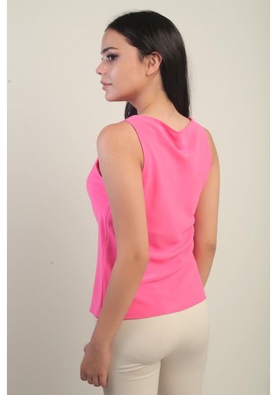 By Saygı Kadın Degaje Yaka Kolsuz Krep Saten Bluz-41070 Pembe By Saygı Kadın Degaje Yaka Kolsuz Krep Saten Bluz-41070 Pembe