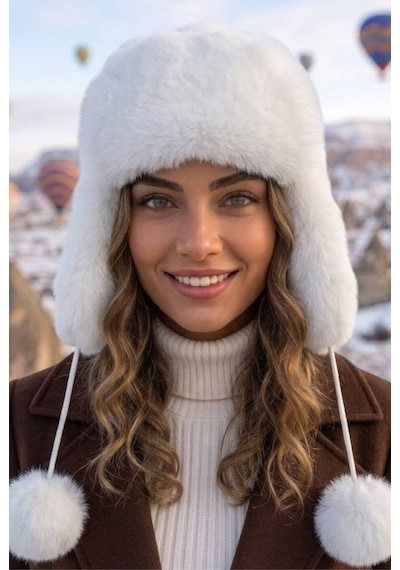 Uniquetrenders Kadın Ponponlu Kulaklıklı Peluş Kışlık Pilot Bere Beyaz