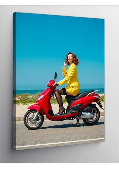 Kanvas Tablo Kırmızı Scooter Ve Kadın 50cmx70cm