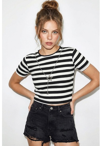 Shade Kadın Bisiklet Yaka Çizgili Basic Crop T-shirt 60261561 - Siyah-beyaz Siyah - Beyaz