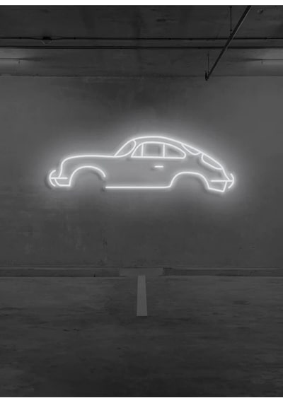 Rent A Carlara Özel Retro Araba Figürlü Neon Tabela Beyaz