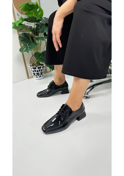 Günlük Kadın Loafer Topuklu Toka Ve Dikiş Detaylı Bağcıklı Küt Burunlu Ayakkabı 1500 SIYAH RUGAN Günlük Kadın Loafer Topuklu Toka Ve Dikiş Detaylı Bağcıklı Küt Burunlu Ayakkabı 1500 SIYAH RUGAN