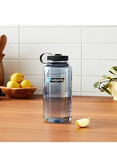 Sustain Tritan Bpa İçermeyen Su Şişesi,%50 Plastik Atıktan, 900 Ml, Geniş Ağız, Gri Siyah Kapaklı Çok Renkli