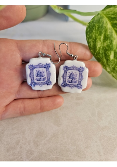 El Yapımı Polimer Kil Küpe - Paslanmaz Çelik Aparatlı Mavi Çini / Seramik Motifli Kare Sallantılı Küpe Blue Tile Mavi - Beyaz El Yapımı Polimer Kil Küpe - Paslanmaz Çelik Aparatlı Mavi Çini / Seramik Motifli Kare Sallantılı Küpe Blue Tile Mavi - Beyaz