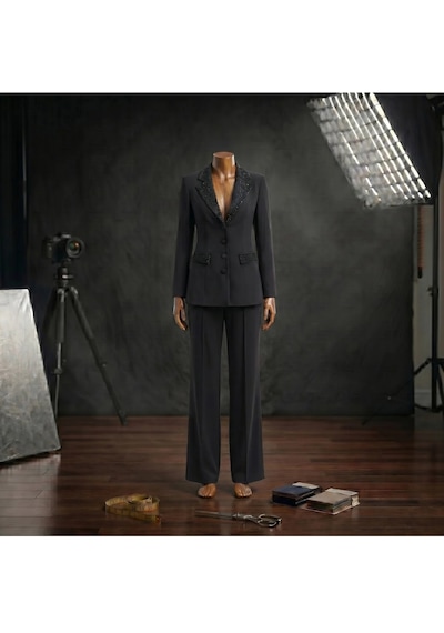 Orvelia Yaka Ve Cep Kristal İşlemeli Tailored Magenta Blazer Ceket Ve Pantolon Takım siyah Orvelia Yaka Ve Cep Kristal İşlemeli Tailored Magenta Blazer Ceket Ve Pantolon Takım siyah