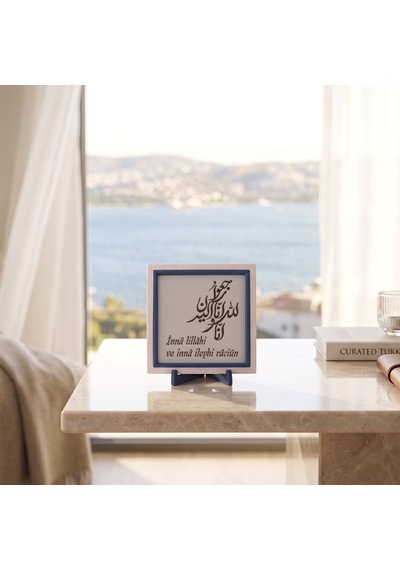 Özel Tasarım İnnâ Lillâhi Ve İnnâ İleyhi Râciûn Yazılı Manevi Değerli Dekoratif Masaüstü Süs 10x10cm