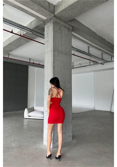 Kadın Trend Model Krep Kumaş V Yaka Kemerli Mini Askılı Elbise Kırmızı
