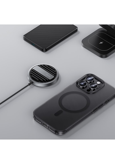 Apple Uyumlu iPhone 17 Kılıf M-safe Şarj Özellikli Benks Lucid Armor Kapak Siyah