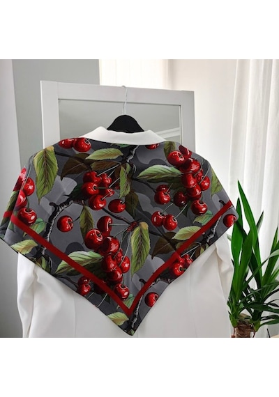 Lente Aksesuar Kadın Premium Desenli Boyun Çanta Ve Saç Fuları 70x70 Cm Kiraz