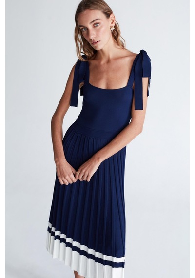 Styleboom X Peraluna Kelly Dress Askılı Bağlama Detaylı Rahat Kesim Midi Boy Yazlık Kadın Triko Elbise Lacivert Styleboom X Peraluna Kelly Dress Askılı Bağlama Detaylı Rahat Kesim Midi Boy Yazlık Kadın Triko Elbise Lacivert