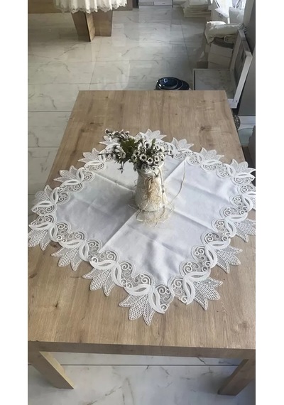 Masa Üzerine Runner, Sehpa Örtüsü Fransız Dantel Detaylı Kare 88x 88 Cm Kayla Kreme Gümüş Krem