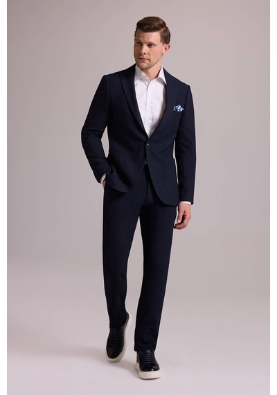 Erkek Lacivert Slim Fit Sivri Yaka Takım Elbise