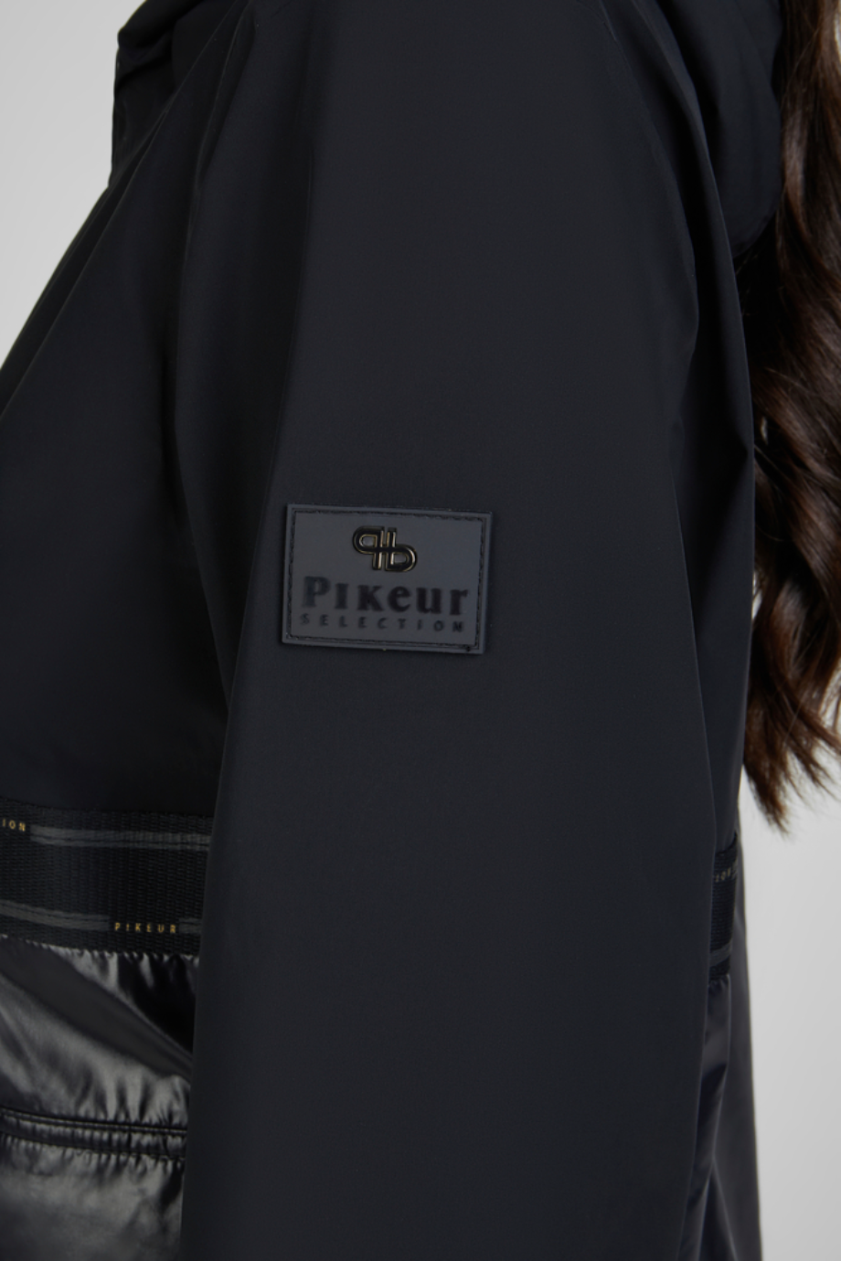 Pikeur Rainjacket 7018 Kapüşonlu Su Geçirmez Kadın Yağmurluk Siyah