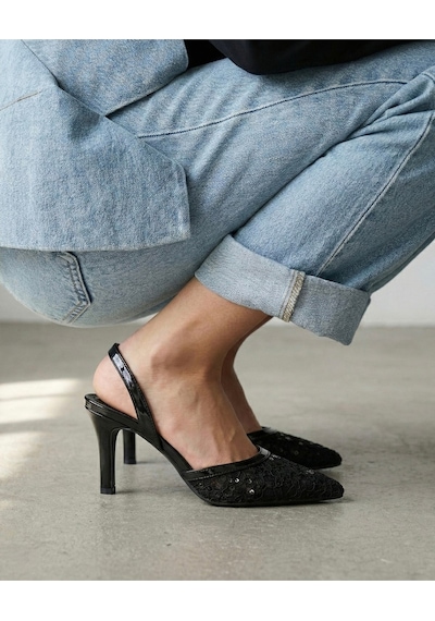 Giamgia Kadın Dantel İşlemeli Sivri Burun İnce Topuklu Stiletto Gelin Abiye Ayakkabı-2313 Siyah Giamgia Kadın Dantel İşlemeli Sivri Burun İnce Topuklu Stiletto Gelin Abiye Ayakkabı-2313 Siyah