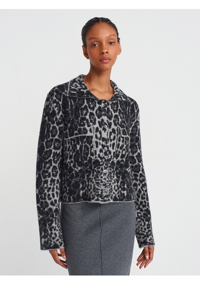 Dilvin 60296 Polo Yaka Düğmeli Cepli Leopar Triko Hırka Füme