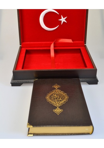 Ahşap Kutulu Nakış İşlemeli Türk Bayraklı Kuran-ı Kerim Seti Orta Boy Standart