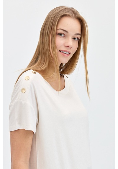 Kadın Sıfır Yaka Omuzları Düğmeli Tshirt Ekru Ekru Kadın Sıfır Yaka Omuzları Düğmeli Tshirt Ekru Ekru