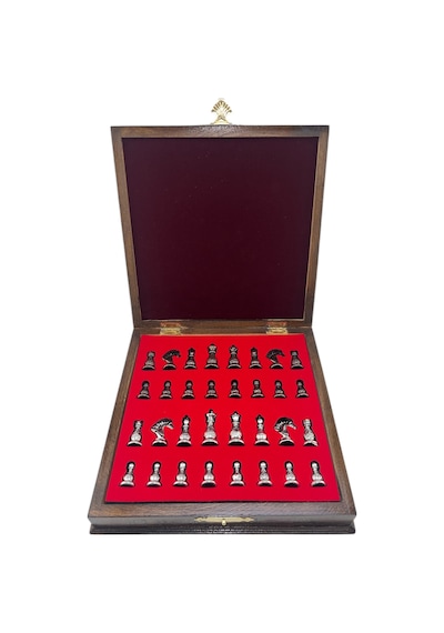 Gifthome Premium Orta Boy Metal İşlemeli Klasik Satranç Takımı Ve Sandıklı Masif Ahşap Satranç Tahtası 28x28x5,5 Cm.