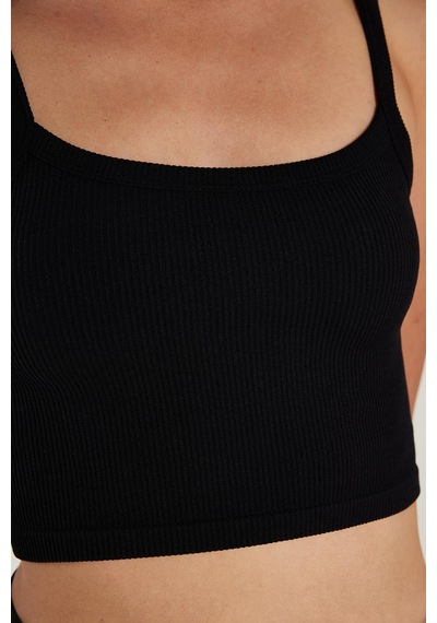 Tudors Kadın Slim Fit Kare Yaka Düz Basic Siyah Crop Atlet-34335 SIYAH Tudors Kadın Slim Fit Kare Yaka Düz Basic Siyah Crop Atlet-34335 SIYAH