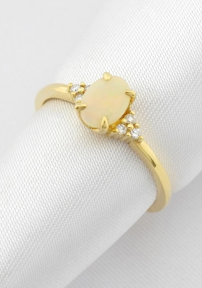 Opal Oval Tektaş Pırlanta Yüzük Sarı