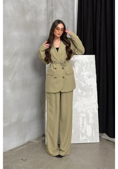 Msm Fashion Kadın İkili Blazer Ceket Pantolon Takım Aksesuar Ve Düğme Detaylı Bol Paça Açık Haki Msm Fashion Kadın İkili Blazer Ceket Pantolon Takım Aksesuar Ve Düğme Detaylı Bol Paça Açık Haki