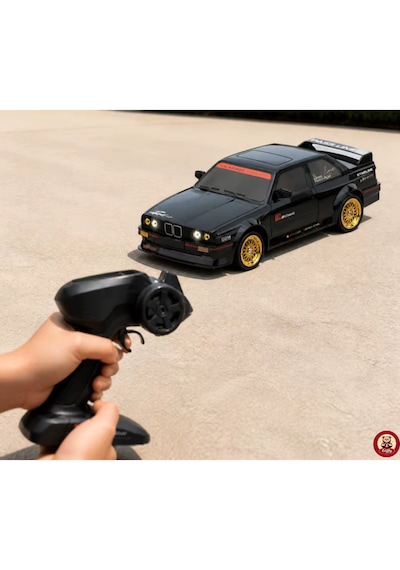 Oyuncak Uzaktan Kumandalı 50 Km/h Hızlı Drift Araba Esp Denge Sistemli 370 Motorlu Şarjlı Led Işıklı Rc Araba 27,5 Cm Siyah