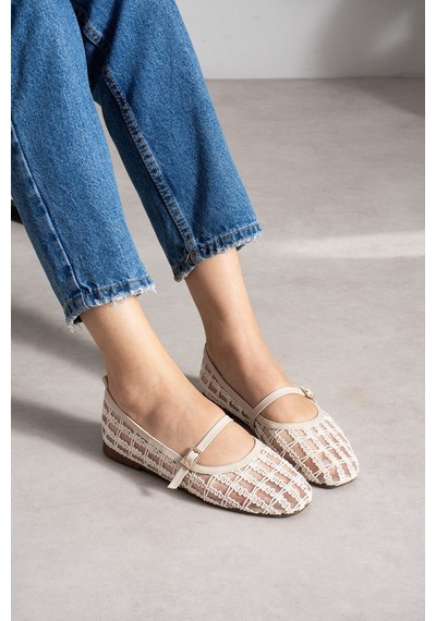 Dabab Shoes Rıvena Kadın Ekru Tül Üzeri Nakış Detaylı Kare Burun Üstten Bantlı Düz Taban Mary Jane Babet