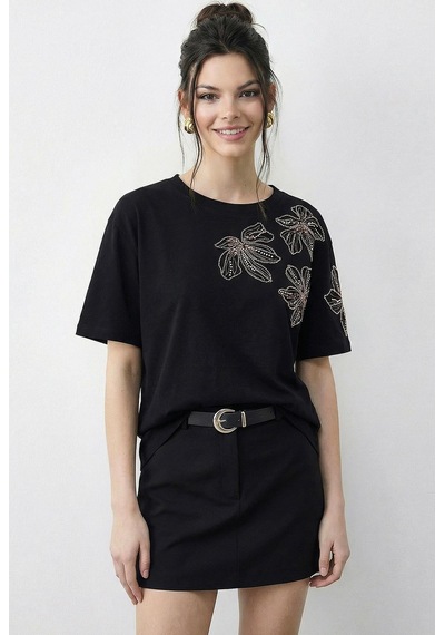 Shade Kadın Boncuk Taş İşlemeli Çiçek Desenli Kol Detaylı Bisiklet Yaka T-shirt 2107 60283972 - Siyah Shade Kadın Boncuk Taş İşlemeli Çiçek Desenli Kol Detaylı Bisiklet Yaka T-shirt 2107 60283972 - Siyah